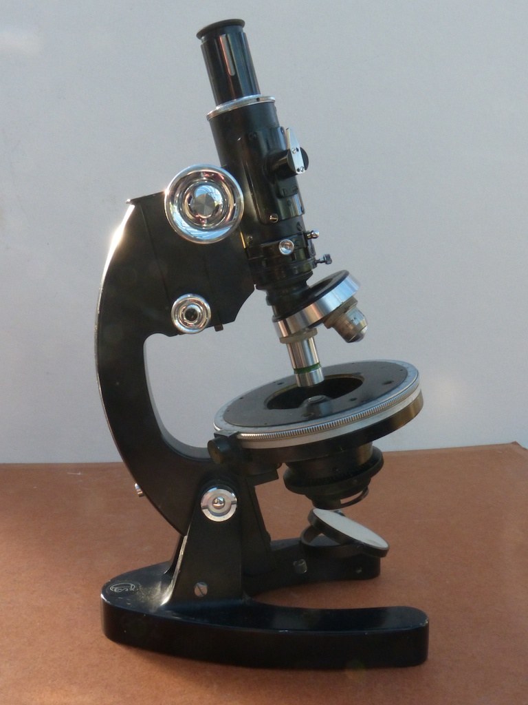 An optical microscope and fine rotative measurement table used in laboratory analysis